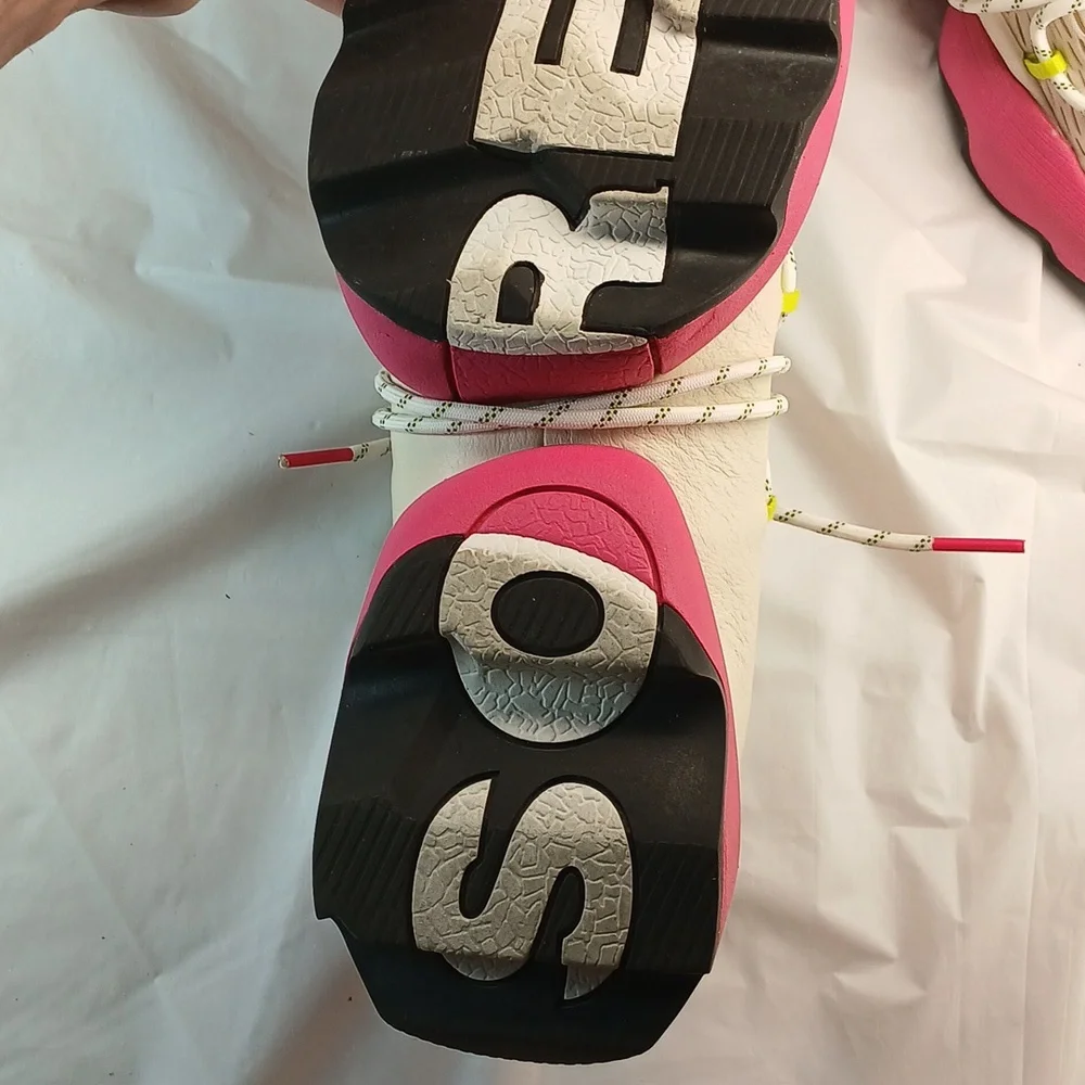 Sorel Women's Cream and Pink Sneakers size 9. mint condition